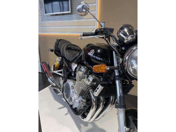 YAMAHA XJR 1300