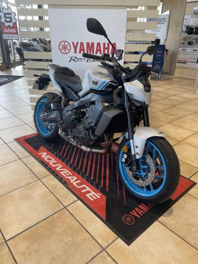 YAMAHA MT-09 2025